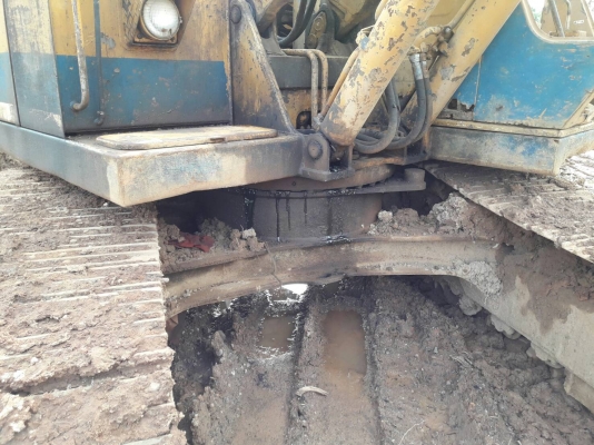 ขายรถแบคโฮ KOMATSU PC120-1 บุ้งกี๋กับที่คีปไม้ ราคา 450000 ขายรถแบคโฮ KOMATSU PC120-1 บุ้งกี๋กับที่คีปไม้ ราคา 450000
