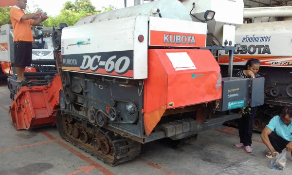 ขายรถเกี่ยวข้าว DC 60 รถใช้งานได้2800 ชม