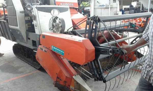 ขายรถเกี่ยวข้าว DC 60 รถใช้งานได้2800 ชม ขายรถเกี่ยวข้าว DC 60 รถใช้งานได้2800 ชม