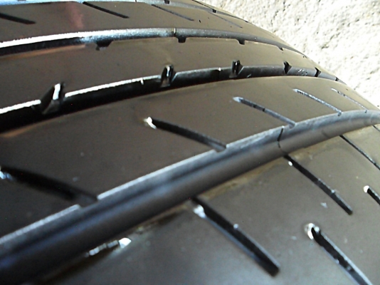 ยางขอบ17 โยโกฮาม่า225-60-R17ลงพื้นปี16 (4เส้น 5,800)ดอกหนา 1เซ็น