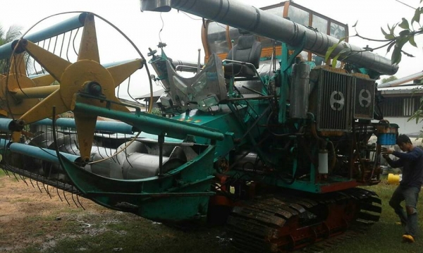 ขายรถเกี่ยวข้าว พ.เจริญการช่าง เครื่อง195เทอร์โบ สภาพพร้อมลุยงาน ราคา550,000 สนใจโทร 090-8588220คุณนะ 093-3258446คุณบิว หรือเข้าดูสินค้าอื่นๆได้ที่ www.narong2truck.com หรือ www.truck.in.th/498 หรือเพจFacebook ณรงค์ ซื้อขายรถมือสอง (เว็บไซต์ส่วนตัว) หรือF