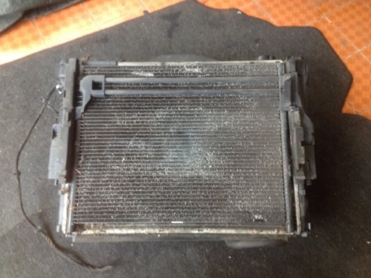 หม้อน้ำติดเเผงคอยร้อน BMW E46 เก่าญี่ปุ่นเเท้สภาพดีของตามรูปครับ