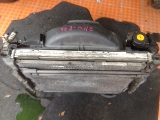 หม้อน้ำติดเเผงคอยร้อน BMW E46 เก่าญี่ปุ่นเเท้สภาพดีของตามรูปครับ