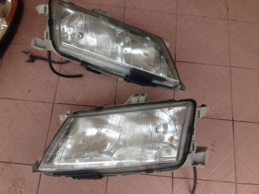 ไฟหน้า SAAB 95 เก่าญี่ปุ่นเเท้สภาพสวยคู่ละ