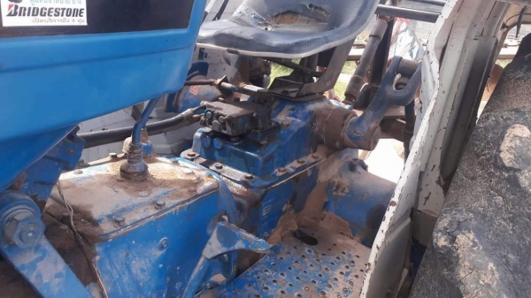 ขายครับ รถไถฟอร์ด 77 T1 ขายครับ รถไถฟอร์ด 77 T1