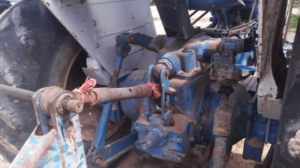 ขายครับ รถไถฟอร์ด 77 T1 ขายครับ รถไถฟอร์ด 77 T1