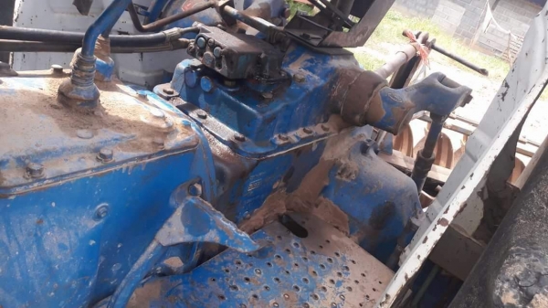 ขายครับ รถไถฟอร์ด 77 T1 ขายครับ รถไถฟอร์ด 77 T1