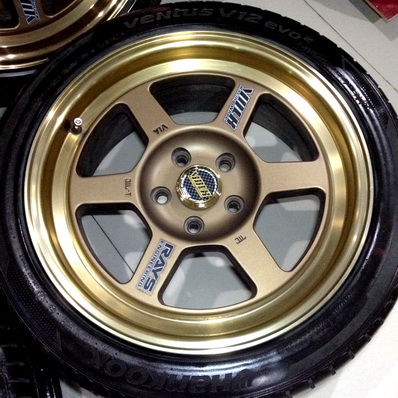 VOLK RACING TE37 สีทอง 5รู114 ET 23 กว้าง 7.5 พร้อมยาง Hankook Ventus V12 Evo2 ขนาด 215 45 17 กลางปี
