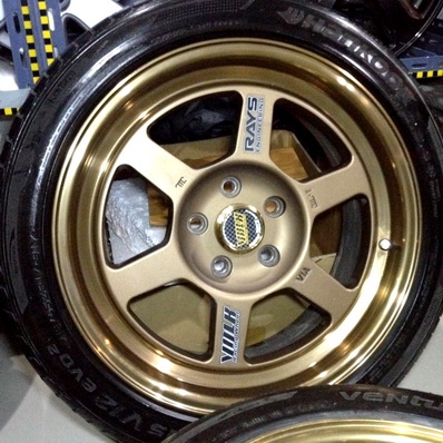 VOLK RACING TE37 สีทอง 5รู114 ET 23 กว้าง 7.5 พร้อมยาง Hankook Ventus V12 Evo2 ขนาด 215 45 17 กลางปี