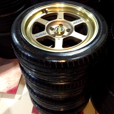 VOLK RACING TE37 สีทอง 5รู114 ET 23 กว้าง 7.5 พร้อมยาง Hankook Ventus V12 Evo2 ขนาด 215 45 17 กลางปี
