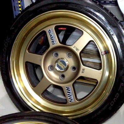 VOLK RACING TE37 สีทอง 5รู114 ET 23 กว้าง 7.5 พร้อมยาง Hankook Ventus V12 Evo2 ขนาด 215 45 17 กลางปี