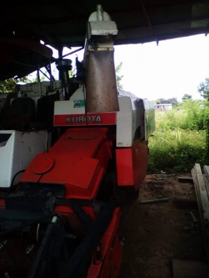 รถเกี่ยวข้าวคูโบต้า DC 68 g ปี 53