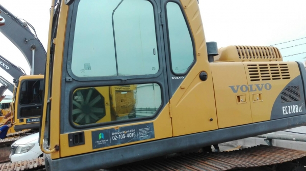 ขายรถแบคโฮ VOLVO EC210B LC เอกสารเล่มทะเบียน ไมล์ 5030 ชม.ราคา 1350000