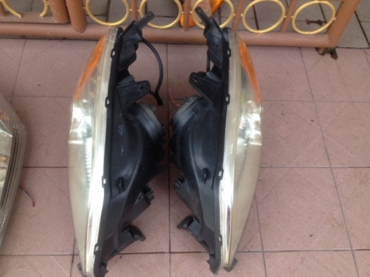 ไฟหน้า HONDA ซีวิคไดเเมนชั่น มุมส้มเก่าญี่ปุ่นเเท้มีลายงานิดหน่อยตามสภาพครับ