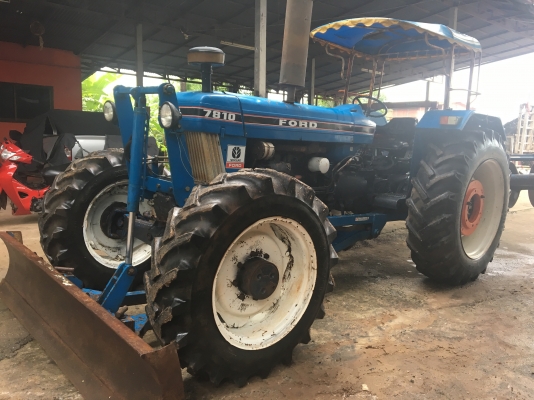 ขายรถไถฟรอ์ด7810ครับ มีไบมีด และผาน6ราคา650000บาท พร้อมใช้งานสวยๆครับ สนใจ โทร 081-3655997