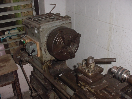 เครื่องกลึงไต้หวัน ขนาด 4-5ฟุตครับ