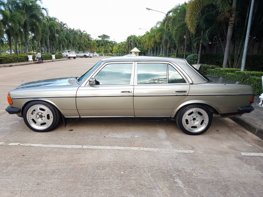 ขายคับ Mercedes Benz250 W123 สวยๆ วางเครื่อง1JZ แอร์หนาว ระบบไฟติดหมด ภายในสวยๆเลย ทะเบียนพร้อมโอนไม