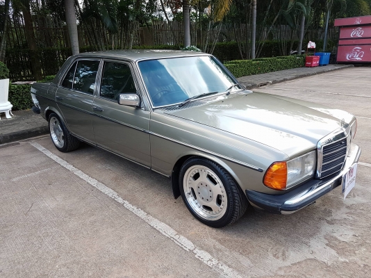 ขายคับ Mercedes Benz250 W123 สวยๆ วางเครื่อง1JZ แอร์หนาว ระบบไฟติดหมด ภายในสวยๆเลย ทะเบียนพร้อมโอนไม