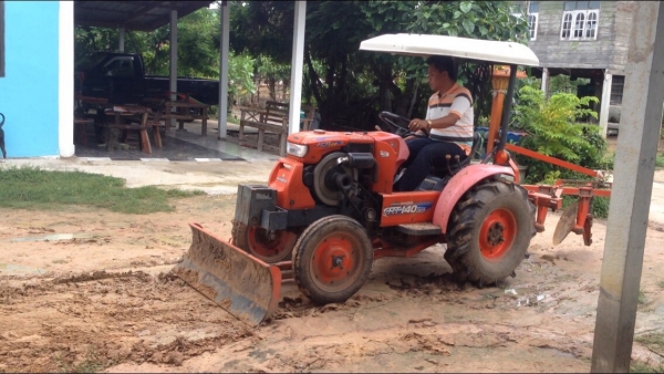 KUBOTA KRT 140 PTO ราคา 100,000 บาท สภาพสวยสด เครื่องดี พร้อมใช้งานอุปกรณ์ 3 รายการ มีดันหน้า มีผานหลัง ล้อเหล็ก สนใจติดต่อ 09 9710 7608 / 08 3367 1214 Lind id: mossini5372 KUBOTA KRT 140 PTO ราคา 100,000 บาท สภาพสวยสด เครื่องดี พร้อมใช้งานอุปกรณ์ 3 รายการ มีดันหน้า มีผานหลัง ล้อเหล็ก สนใจติดต่อ 09 9710 7608 / 08 3367 1214 Lind id: mossini5372