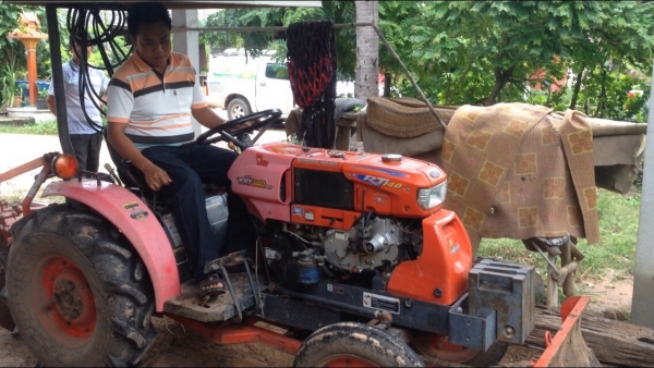 KUBOTA KRT 140 PTO ราคา 100,000 บาท สภาพสวยสด เครื่องดี พร้อมใช้งานอุปกรณ์ 3 รายการ มีดันหน้า มีผานหลัง ล้อเหล็ก สนใจติดต่อ 09 9710 7608 / 08 3367 1214 Lind id: mossini5372 KUBOTA KRT 140 PTO ราคา 100,000 บาท สภาพสวยสด เครื่องดี พร้อมใช้งานอุปกรณ์ 3 รายการ มีดันหน้า มีผานหลัง ล้อเหล็ก สนใจติดต่อ 09 9710 7608 / 08 3367 1214 Lind id: mossini5372