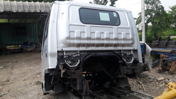 ขายหัวเก๋ง หัวการ์ตูน หกล้อกลาง รุ่นใหม่ยกได้/มีแหนบ/มีคัสซี /มีฐาน CABIN ISUZU NPR APR-8IL