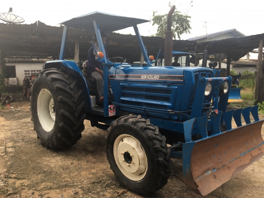 รถไถมือสอง ขายรถไถอีชากิสองเพลามีไบมีด ราคา295000บาท พร้อมใช้งานสวยๆครับ สนใจ โทร 081-3655997 อำพร พาเจริญ (มีค้าแนะนำ5000ถ้ามาจากเฟสใครแจ้งทางร้านด้ายนะครับ) ต. วังบัว อ. คลองขลุง จ. กำแพงเพชร  ดูสินค้าเพิ่มเติมได้ที่  (http://buasorn.truck2hand.com)