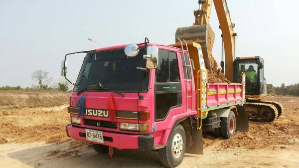 ขายรถดั้ม5คิว ร็อกกี้195แรง รถสวยสภาพดี ภายในสวย แอร์เย็น เอกสารเล่มทะเบียนพร้อมโอน ราคา750,000 สนใจโทร 090-8588220คุณนะ 093-3258446คุณบิว หรือเข้าดูสินค้าอื่นๆได้ที่ www.narong2truck.com หรือ www.truck.in.th/498 หรือเพจFacebook ณรงค์ ซื้อขายรถมือสอง (เว็