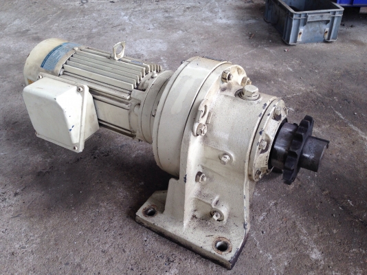 ขายมอเตอร์เกียร์ Cycro drive Sumitomo 2HP. 380V มีระบบเบรคในตัว อัตราทด 1:143 เพลาออกประมาณ 10รอบต่อนาที สภาพสวย พร้อมใช้งาน