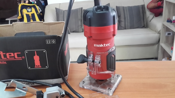 ทริมเมอร์ 1 /4" maktec mt372