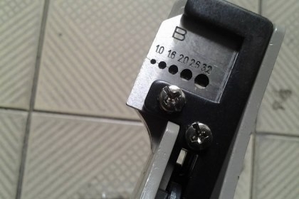 ขายคีมปอกสายไฟKING EAGLE MADE IN TAIWAN.เก่าเก็บ