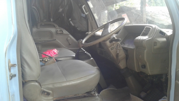 รถดั้มพ์.NPR.120แรงปี39ฝาขาว.แอร์.พวงมาลัยเพาเวอร์.เกียร์ร๊อกกี้6สปีด.ช่างล่างF.หน้าหลัง.รถห้างแท้100\%ดั้มพ์สามมิตร.รถพร้อมใชเล่มพร้อมโอน