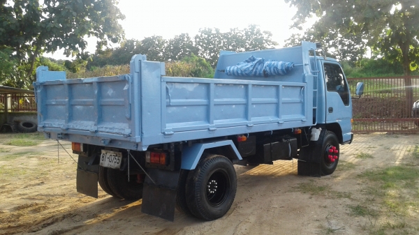 รถดั้มพ์.NPR.120แรงปี39ฝาขาว.แอร์.พวงมาลัยเพาเวอร์.เกียร์ร๊อกกี้6สปีด.ช่างล่างF.หน้าหลัง.รถห้างแท้100\%ดั้มพ์สามมิตร.รถพร้อมใชเล่มพร้อมโอน