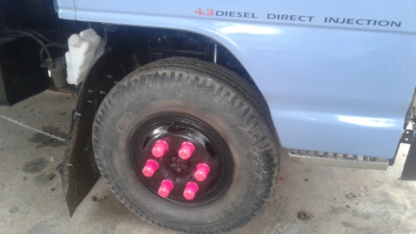 รถดั้มพ์.NPR.120แรงปี39ฝาขาว.แอร์.พวงมาลัยเพาเวอร์.เกียร์ร๊อกกี้6สปีด.ช่างล่างF.หน้าหลัง.รถห้างแท้100\%ดั้มพ์สามมิตร.รถพร้อมใชเล่มพร้อมโอน