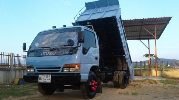 รถดั้มพ์.NPR.120แรงปี39ฝาขาว.แอร์.พวงมาลัยเพาเวอร์.เกียร์ร๊อกกี้6สปีด.ช่างล่างF.หน้าหลัง.รถห้างแท้100\%ดั้มพ์สามมิตร.รถพร้อมใชเล่มพร้อมโอน