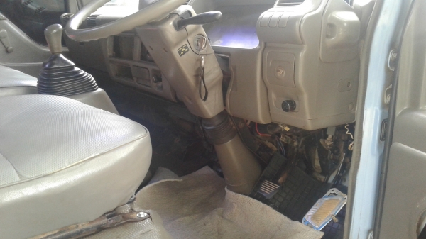 รถดั้มพ์.NPR.120แรงปี39ฝาขาว.แอร์.พวงมาลัยเพาเวอร์.เกียร์ร๊อกกี้6สปีด.ช่างล่างF.หน้าหลัง.รถห้างแท้100\%ดั้มพ์สามมิตร.รถพร้อมใชเล่มพร้อมโอน