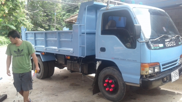 รถดั้มพ์.NPR.120แรงปี39ฝาขาว.แอร์.พวงมาลัยเพาเวอร์.เกียร์ร๊อกกี้6สปีด.ช่างล่างF.หน้าหลัง.รถห้างแท้100\%ดั้มพ์สามมิตร.รถพร้อมใชเล่มพร้อมโอน