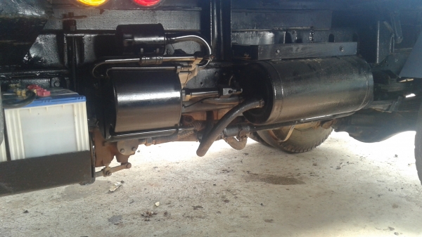 รถดั้มพ์.NPR.120แรงปี39ฝาขาว.แอร์.พวงมาลัยเพาเวอร์.เกียร์ร๊อกกี้6สปีด.ช่างล่างF.หน้าหลัง.รถห้างแท้100\%ดั้มพ์สามมิตร.รถพร้อมใชเล่มพร้อมโอน