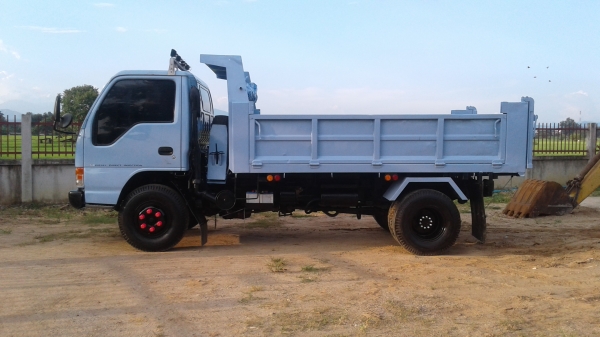 รถดั้มพ์.NPR.120แรงปี39ฝาขาว.แอร์.พวงมาลัยเพาเวอร์.เกียร์ร๊อกกี้6สปีด.ช่างล่างF.หน้าหลัง.รถห้างแท้100\%ดั้มพ์สามมิตร.รถพร้อมใชเล่มพร้อมโอน