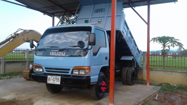 รถดั้มพ์.NPR.120แรงปี39ฝาขาว.แอร์.พวงมาลัยเพาเวอร์.เกียร์ร๊อกกี้6สปีด.ช่างล่างF.หน้าหลัง.รถห้างแท้100\%ดั้มพ์สามมิตร.รถพร้อมใชเล่มพร้อมโอน