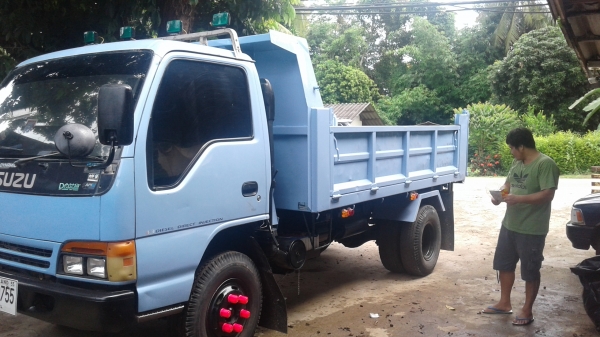 รถดั้มพ์.NPR.120แรงปี39ฝาขาว.แอร์.พวงมาลัยเพาเวอร์.เกียร์ร๊อกกี้6สปีด.ช่างล่างF.หน้าหลัง.รถห้างแท้100\%ดั้มพ์สามมิตร.รถพร้อมใชเล่มพร้อมโอน