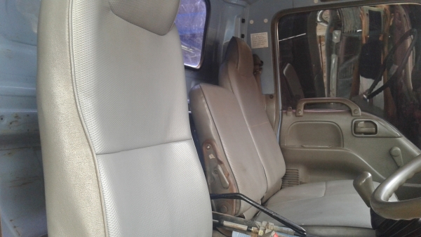 รถดั้มพ์.NPR.120แรงปี39ฝาขาว.แอร์.พวงมาลัยเพาเวอร์.เกียร์ร๊อกกี้6สปีด.ช่างล่างF.หน้าหลัง.รถห้างแท้100\%ดั้มพ์สามมิตร.รถพร้อมใชเล่มพร้อมโอน