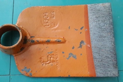 ขายจอบตรากวางทอง GOLDENDEER H304  ขนาด2lbs. เก่าเก็บ