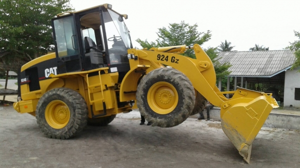 ขายรถตักล้อยาง CAT924Gz มีเอกสารเล่มทะเบียน เครื่องแรงดี เกียร์ดี ปั้มดี ระบบสมบูรณ์