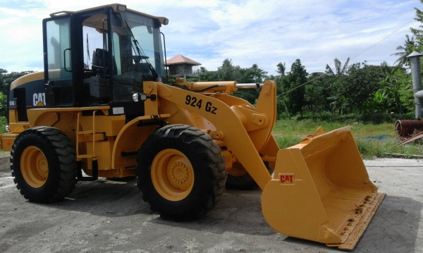 ขายรถตักล้อยาง CAT924Gz มีเอกสารเล่มทะเบียน เครื่องแรงดี เกียร์ดี ปั้มดี ระบบสมบูรณ์
