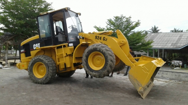 ขายรถตักล้อยาง CAT924Gz มีเอกสารเล่มทะเบียน เครื่องแรงดี เกียร์ดี ปั้มดี ระบบสมบูรณ์