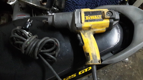 ขาย !! บล๊อคไฟฟ้า DEWALTขนาด4หุน พร้อมใช้งาน