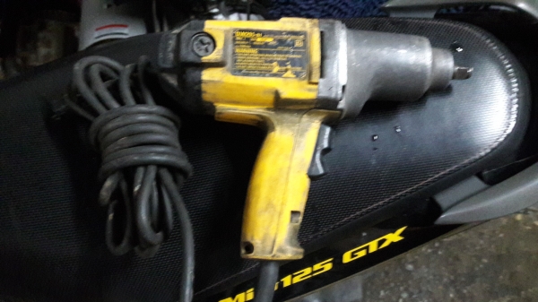 ขาย !! บล๊อคไฟฟ้า DEWALTขนาด4หุน พร้อมใช้งาน