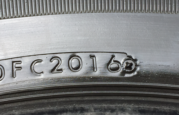 ยาง Bridgestone 245 70 16 กลางปี16 ดอกเต็ม ใช้กันยาว ราคาไม่แพง