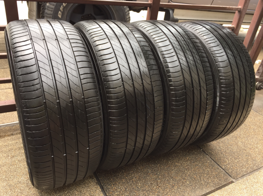 ยาง Michelin Primacy 3st 225 50 17 ปลายปี14 ดอกเยอะ พร้อมใช้งาน ราคาไม่แพง