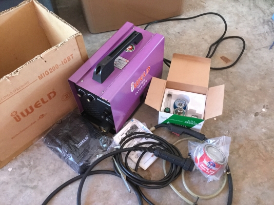 ด...ขายเครื่องเชื่อมco2 iweld MIG-200IGBT อุปกรณ์ครบยกกล่อง พร้อมถังแก๊ส  ขาย 13500 บาท มีรูปครับ
